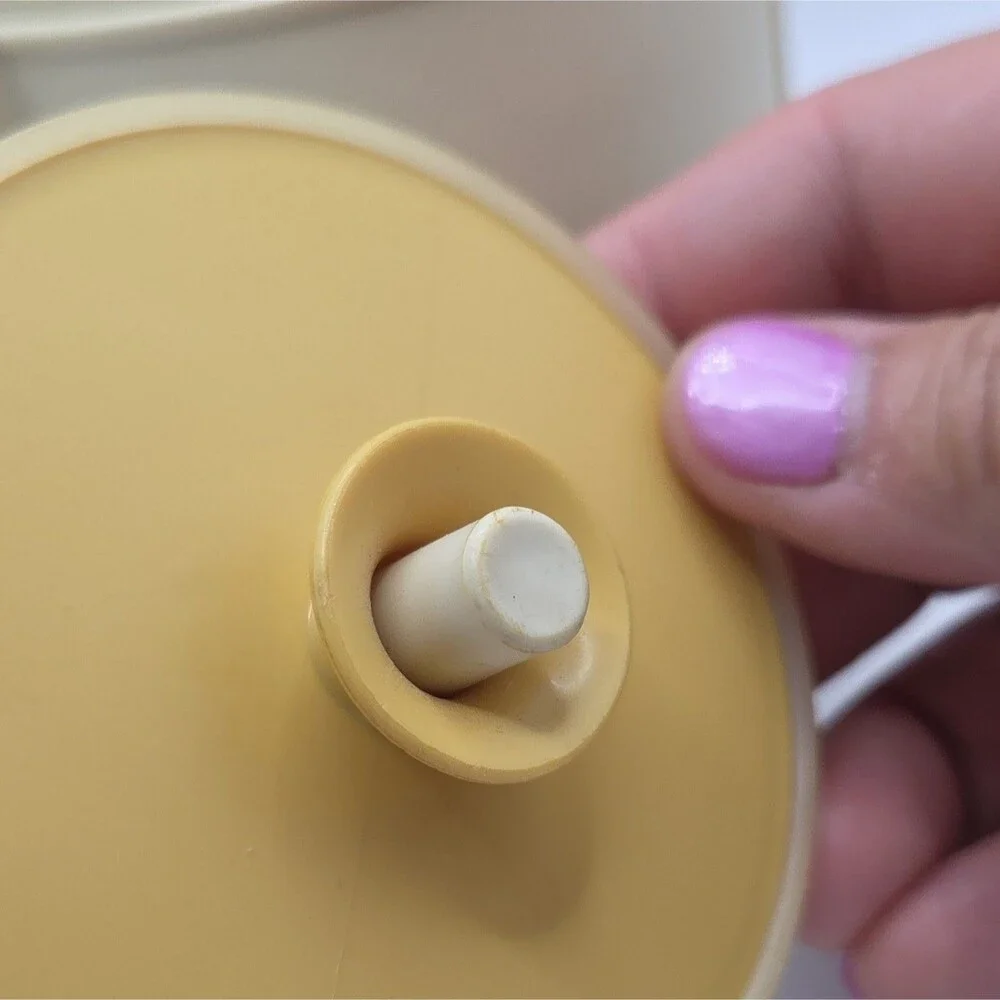 Tupperware 1414-1 Creamer With Button Seal Lid Harvest Gold Almond